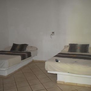 Habitación con 2 Camas Individuales